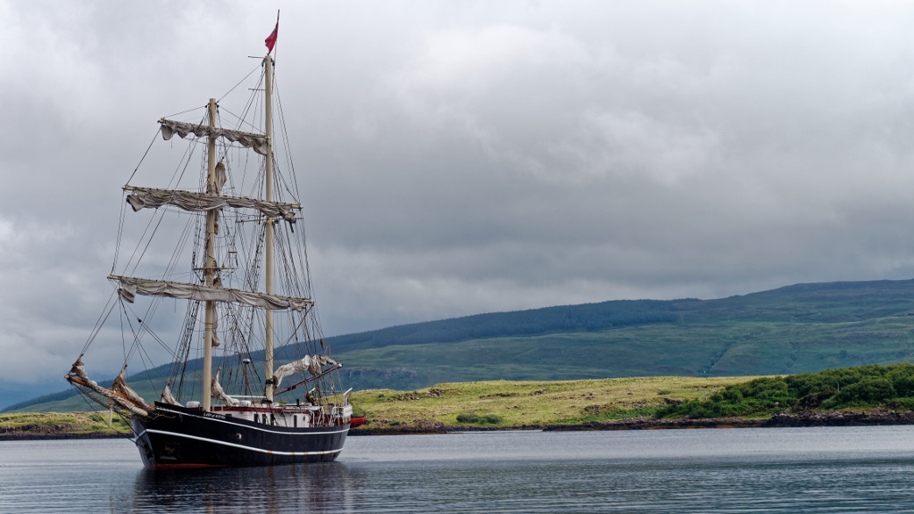 The Brigantine Lady Of Avenel anchors near us in Tobermory